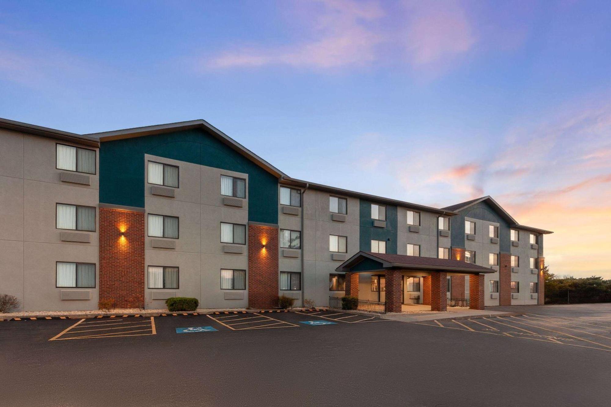 Super 8 By Wyndham Romeoville Bolingbrook Exterior foto