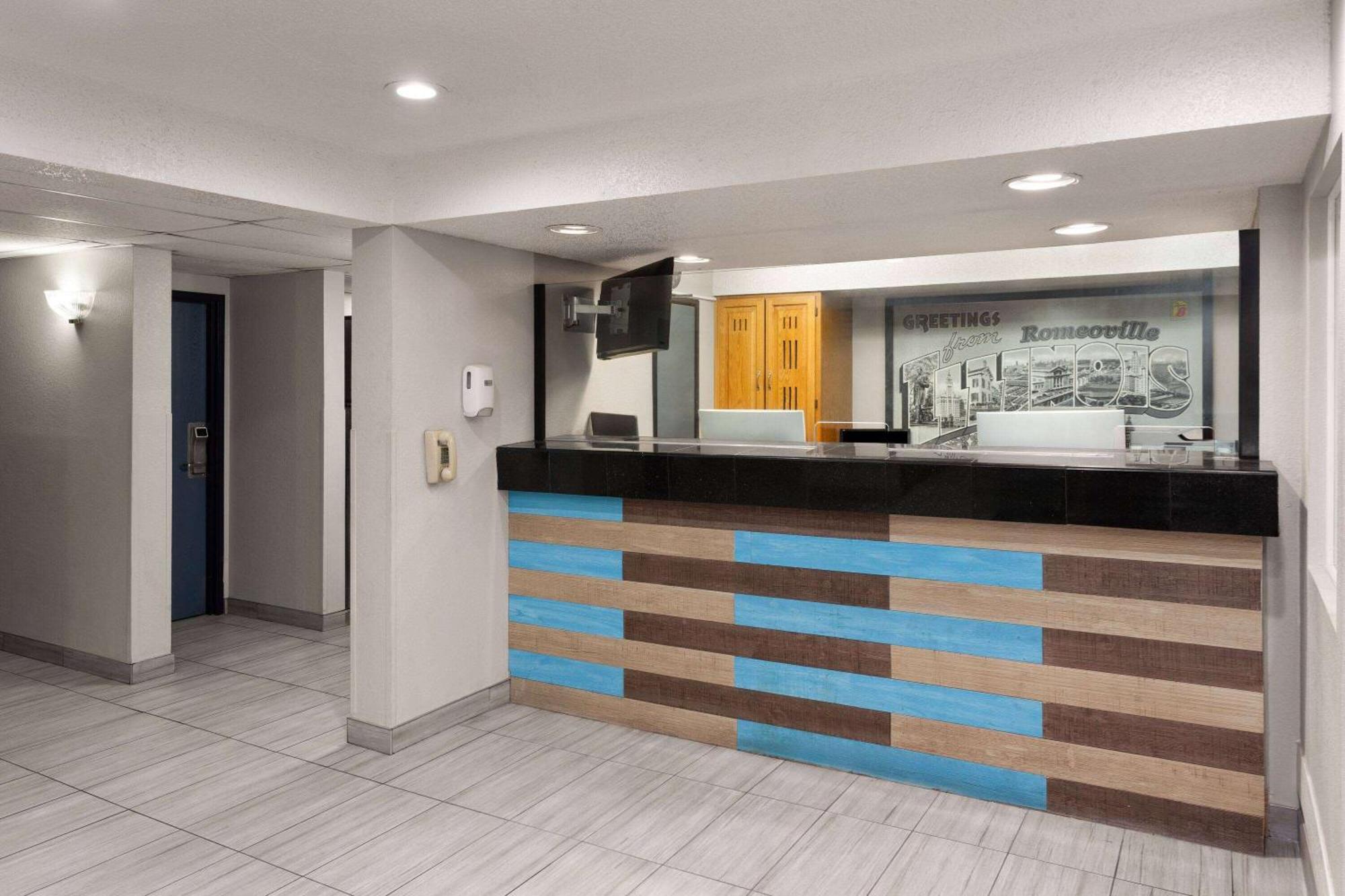 Super 8 By Wyndham Romeoville Bolingbrook Exterior foto
